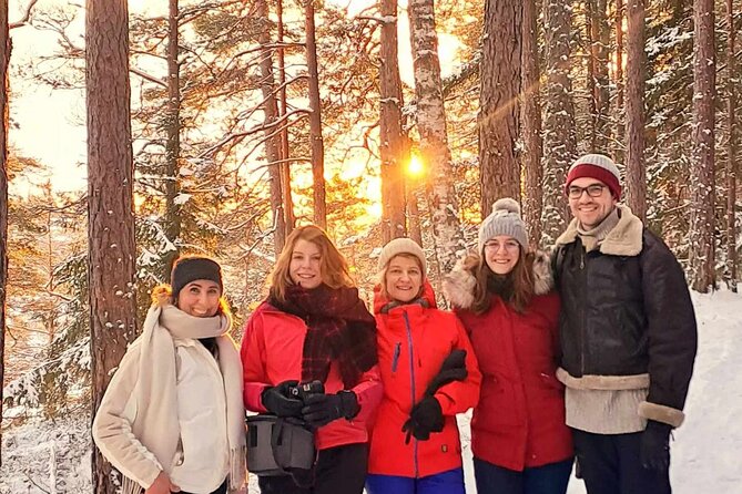 Oslo: Winter wonderland forest hike & campfire with a dog - The final climb to Solbråtan station