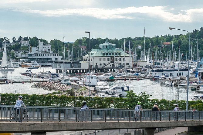 Private Bike Tour (3 hours) - Aker Brygge and Tjuvholmen by the fjord