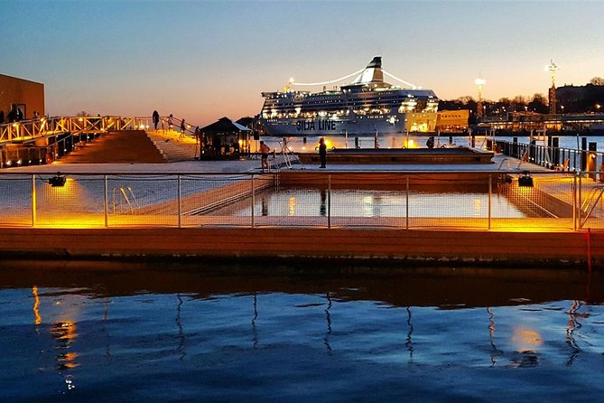 Private Custom Helsinki Tour - Esplanadi Park: Helsinki’s city-center promenade