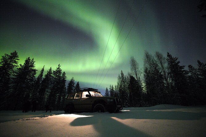Private Group: Northern Lights Hunt 4x4 SUV with Aurora guarantee - Why the moving route matters around Levi