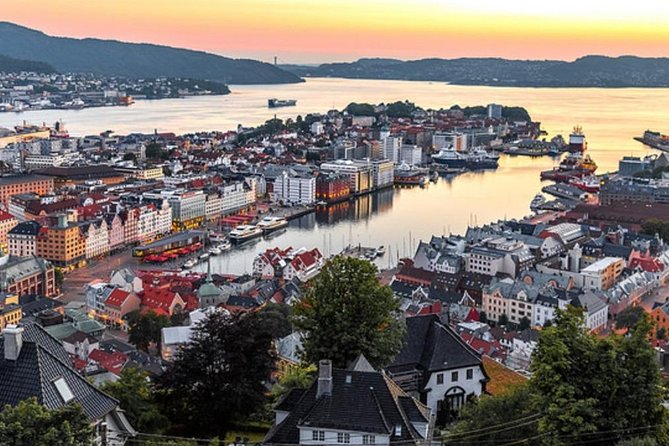 Private Guided City Sightseeing - Bergens Top Attractions - The Fish Market beside the harbor