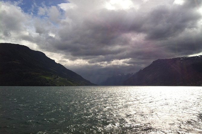 PRIVATE GUIDED TOUR: Queen of the Fjords - tour from Bergen, 6 hours - Hardangervegen and two very different waterfalls