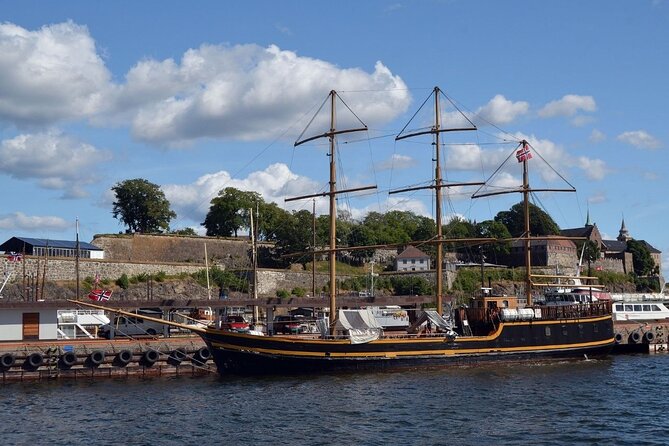 Private Oslo Tour with a Local, Highlights & Hidden Gems, 100% Personalised - Karl Johans gate and the Royal Palace