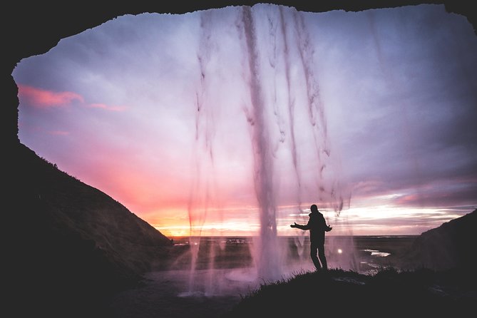 Private South Coast Fire and Ice: Glacier viewpoint & Lava Show - Vik is more than a lunch stop