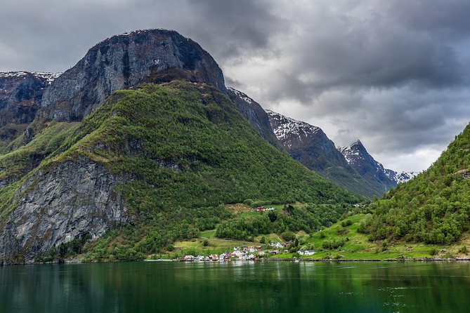 Private tour to Sognefjord and Flåm from Bergen, 24 hr refundable - Flåm offers a choice of lunch, railway, and free time
