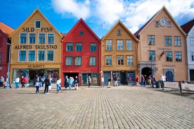 Private Walking Tour of Bergen - Festplassen and the broad city avenue