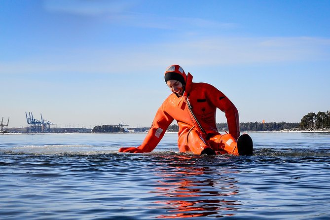 Redrib Ice Experience - Floating among ice rafts in a survival suit