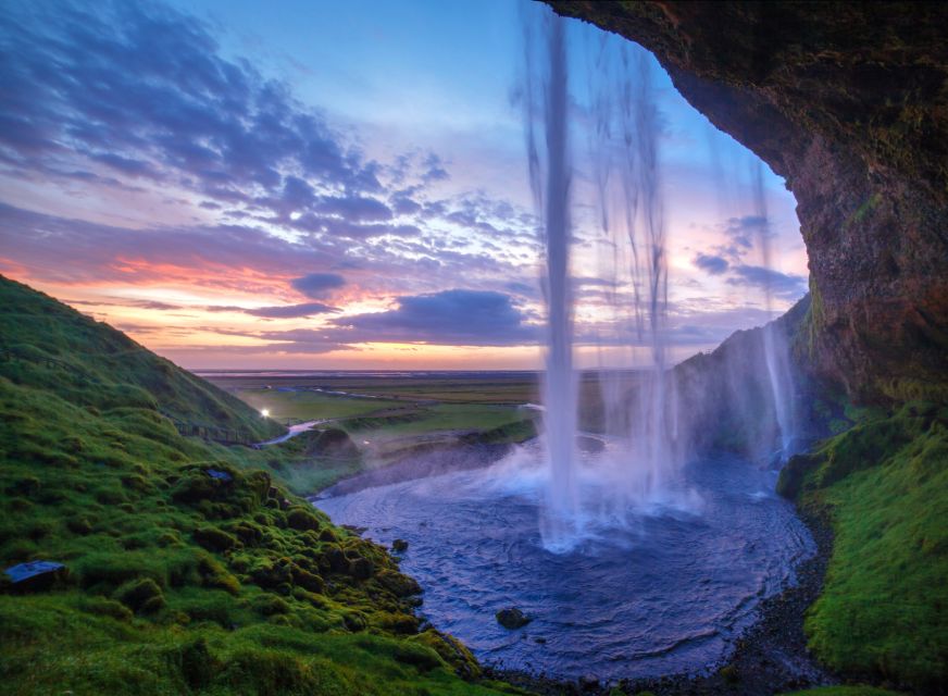 Reykjavík: 2-Day Tour with Icebergs, Glaciers & Waterfalls - Hofskirkja and Fjadrargljufur on the return