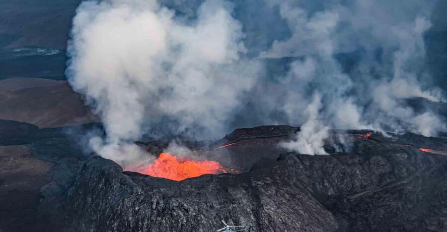 Reykjavik: 45-Minute Volcano Sightseeing Helicopter Tour - Five minutes above Reykjavik and the capital region