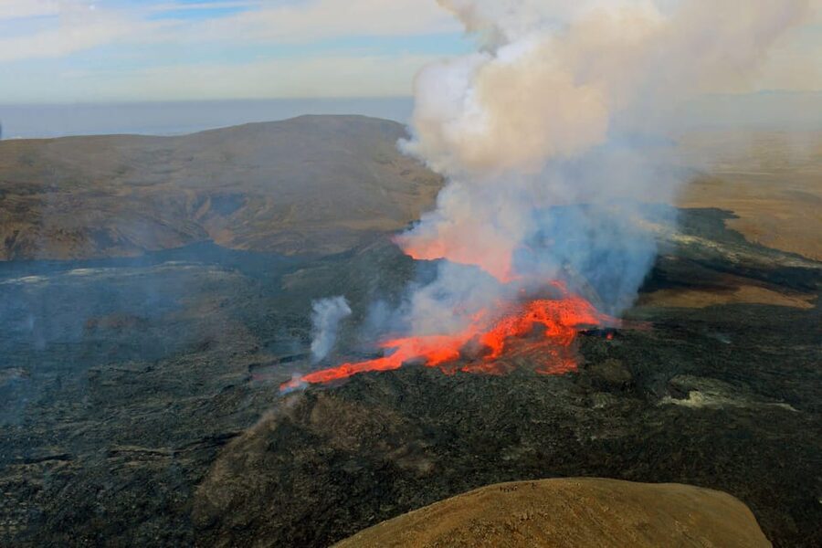 Reykjavik: 45-Minute Volcano Sightseeing Helicopter Tour - Weather, safety, and the lava question