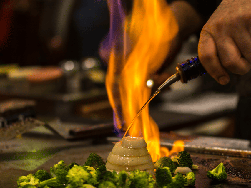 Reykjavík: 7-Course Teppanyaki Tasting Menu with Fire Show - A sake cocktail starts the evening