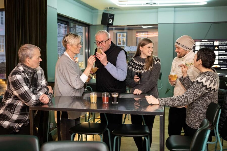 Reykjavik: Beer and Booze Tour - The opening walk and Ingólfur Square