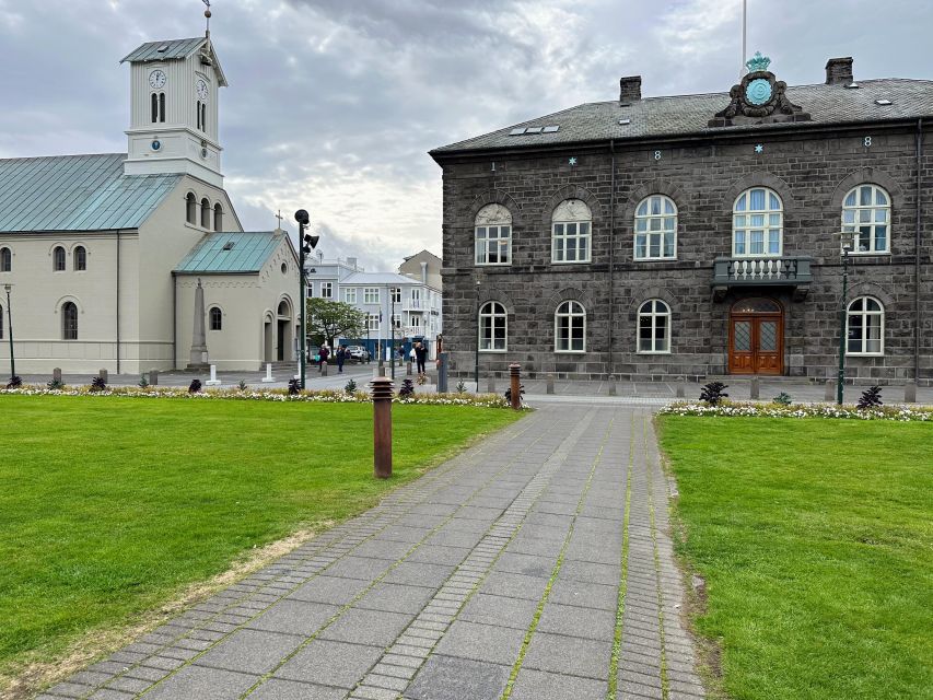 Reykjavik: City Walking tour in Small Group with Local Guide - Tjörnin, colorful houses, and everyday Reykjavík