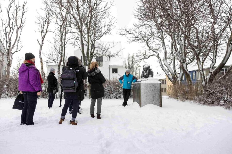 Reykjavik: Feline-Focused City Walking Tour - One hour at Kattakaffihúsið