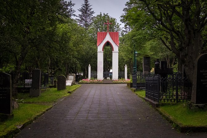Reykjavik Folklore Walking Tour: Meet the Elves, Trolls & Ghosts of Iceland - Alþingishúsið and Iceland’s guardian spirits