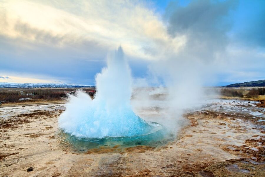 Reykjavik: Golden Circle Day Trip with Blue Lagoon Transfer - One long day, four famous Icelandic sights, and a hot finish