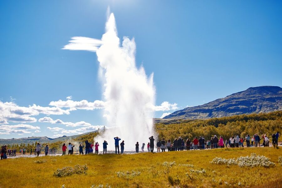 Reykjavik: Golden Circle Day Trip with Blue Lagoon Transfer - Why the guide matters more than the bus