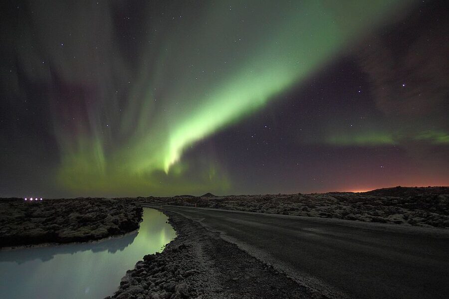 Reykjavik: Golden Circle & Northern Lights 4x4 Tour - Guide style and the value of local explanation