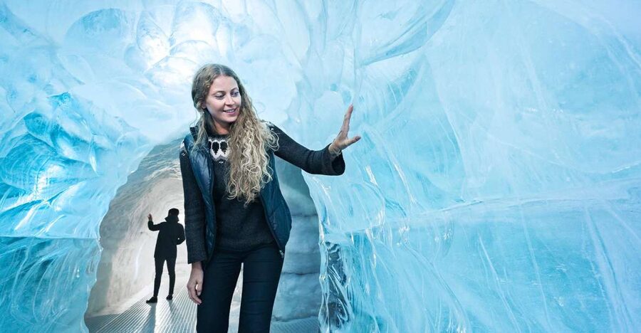 Reykjavík: Golden Circle Tour & Perlan Museum Tour - Kerið’s red crater and Iceland’s volcanic past