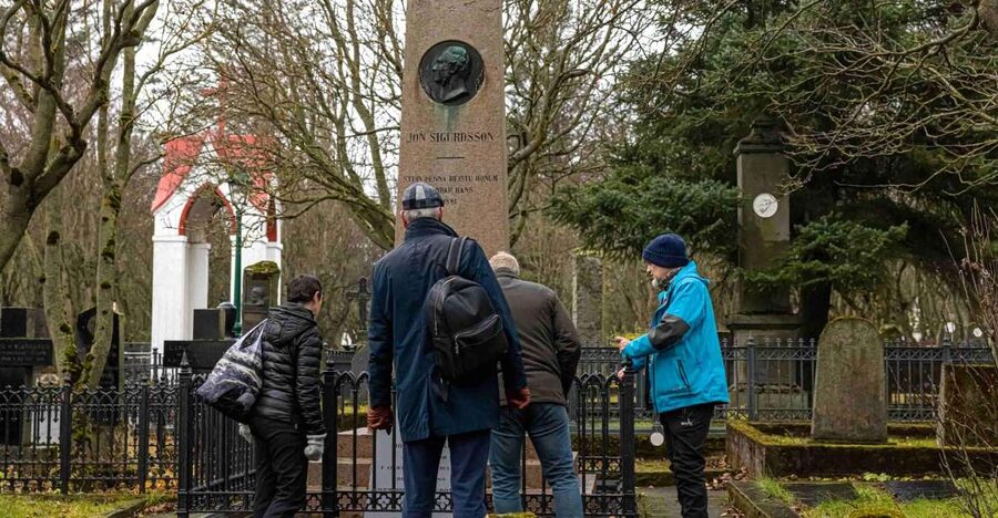 Reykjavik: Guided Folklore Walking Tour - Ingólfur Square and the old city center
