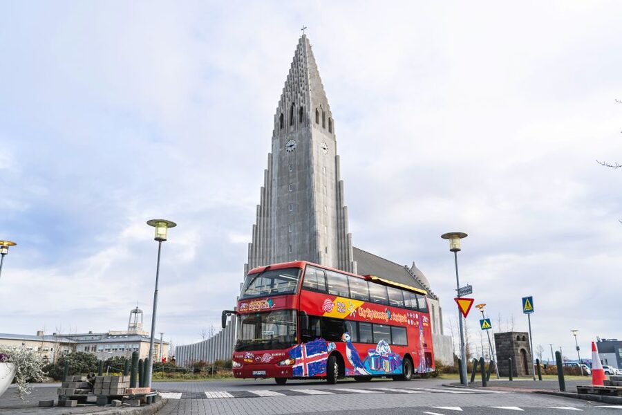 Reykjavík: Hop-On Hop-Off Bus and Perlan Museum Entry Ticket - Start at Harpa and get your bearings