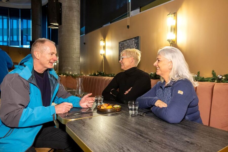 Reykjavik: Icelandic Food Tour - The famous Icelandic hot dog