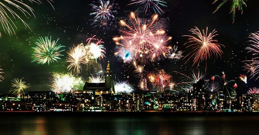 Reykjavik: New Years Fireworks Midnight Cruise - Boarding at Ægisgarður 5b