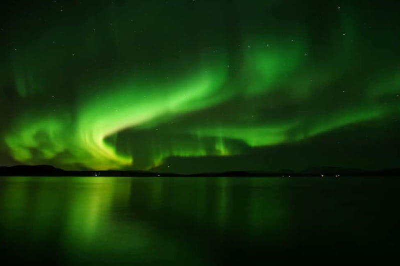 Reykjavik: Northern Lights Adventure Tour with Hot Chocolate - A warm 30-minute ride into darker country