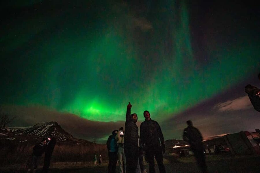 Reykjavik: Northern Lights Group Tour with Photos - Key points to know before you book