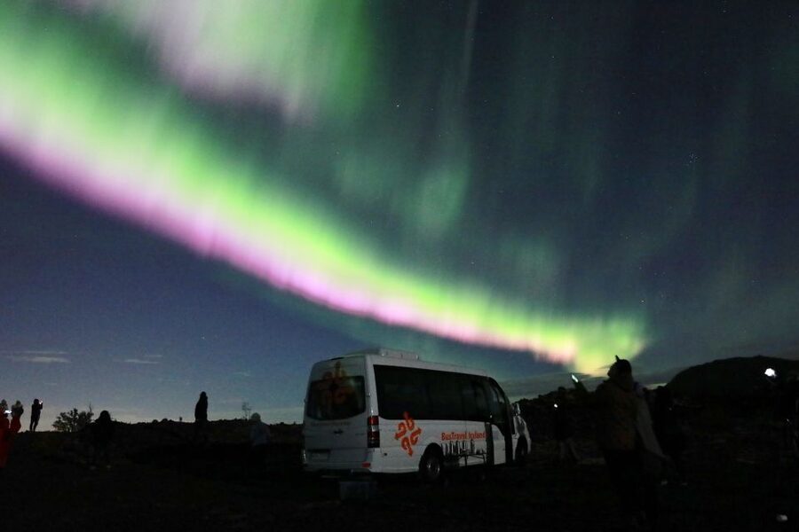 Reykjavik: Northern Lights Group Tour with Photos - What you learn while waiting