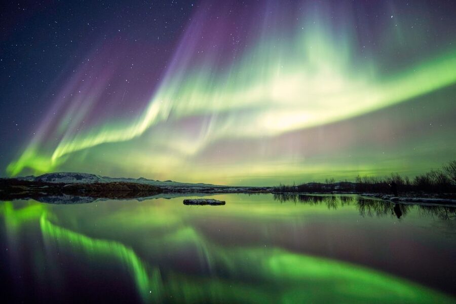 Reykjavík: Northern Lights Minibus Tour with Photos - What the first stop can really be like