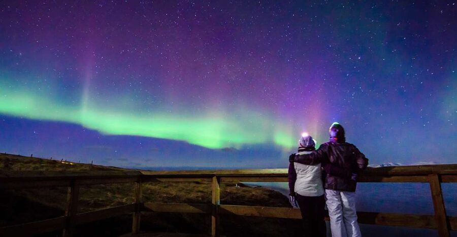 Reykjavík: Northern Lights Minibus Tour with Photos - The drive into darker country