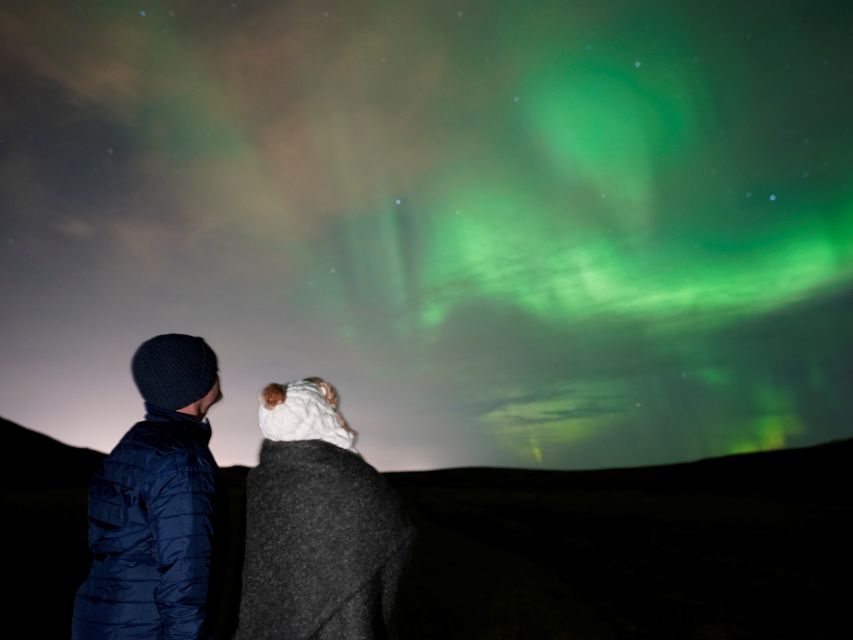 Reykjavik: Northern Lights Tour w/Pro Photos - Small Group - Chasing dark skies beyond the city