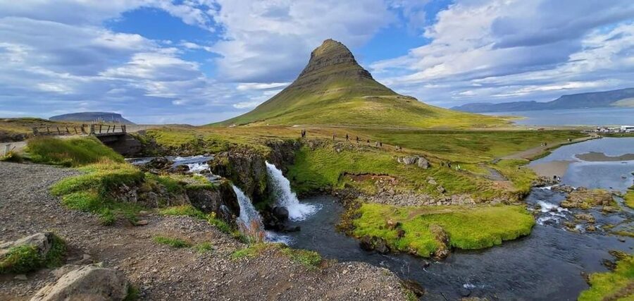 Reykjavik: Small-Group Snæfellsnes Day Trip - Guides, group size, and the feel of the day
