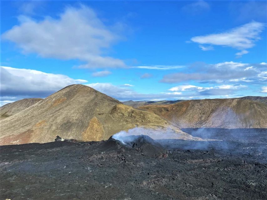 Reykjavík: Volcano Eruption Site and Reykjanes Hiking Tour - From Reykjavík to black sand at Kleifarvatn