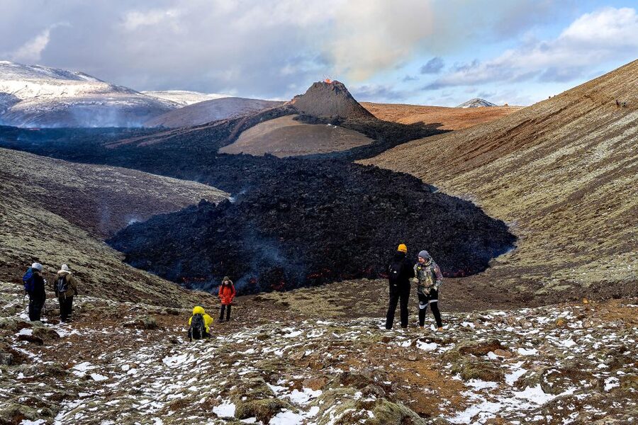 Reykjavík: Volcano Hike, Visit Grindavík and Blue Lagoon - A full day on Reykjanes, from hot ground to warm water