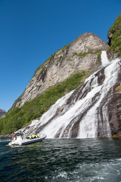 RIB Geiranger - Fjordsafari - The guide adds more than facts