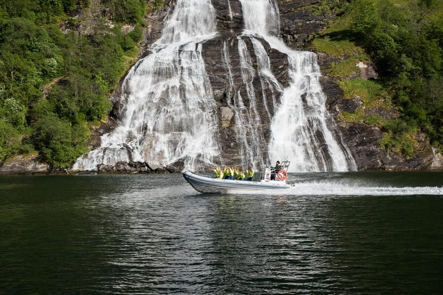 RIB Geiranger - Fjordsafari - Weather, clothing, and physical comfort