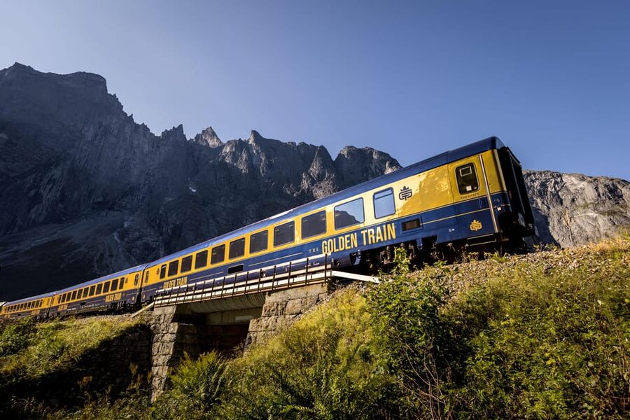 Romsdalen: Rauma Railway Golden Train with Guide - Kylling Bridge and Verma waterfalls