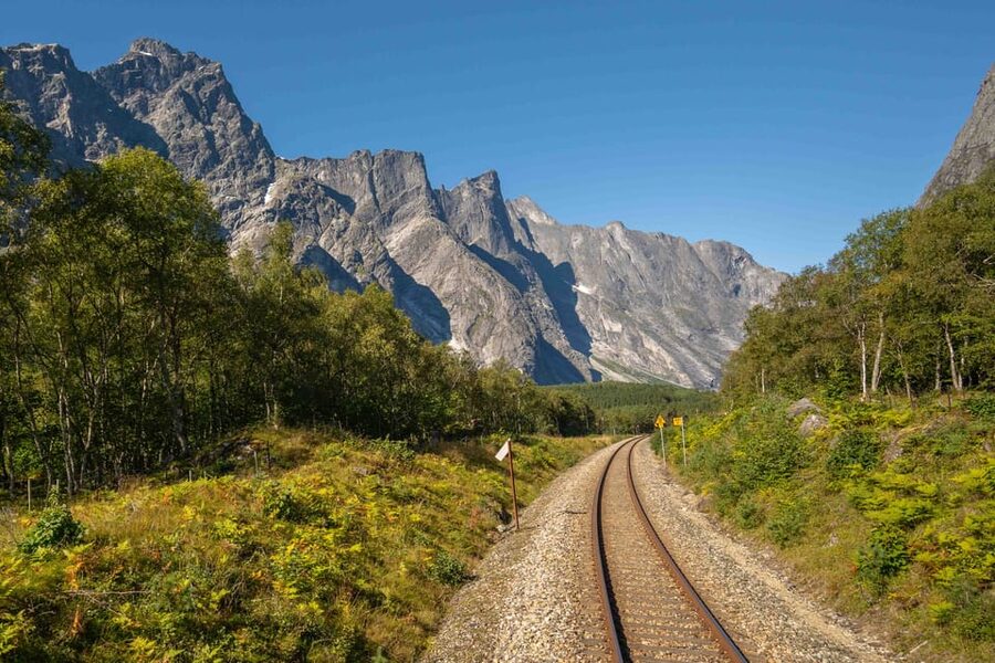 Romsdalen: Rauma Railway Golden Train with Guide - The return to Åndalsnes