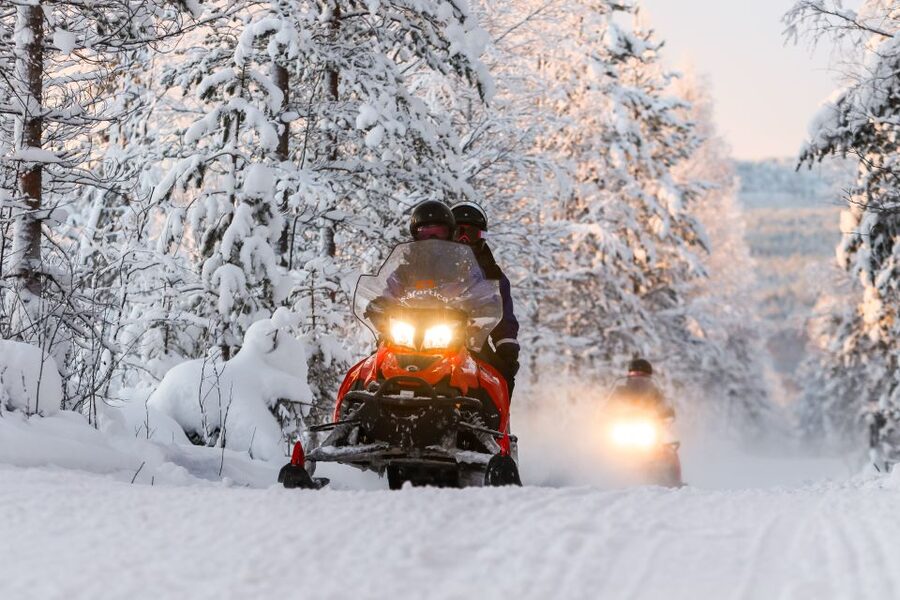 Rovaniemi: 2-Hour Snowmobiling Experience - Crossing the frozen river