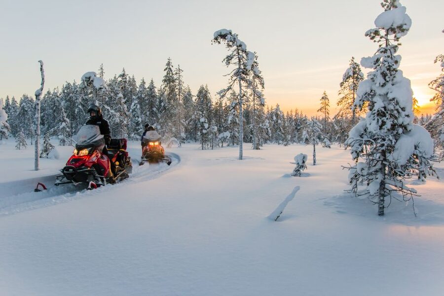 Rovaniemi: 2-Hour Snowmobiling Experience - Staying warm in Arctic conditions