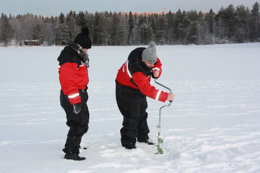 Rovaniemi: Arctic Circle Ice Fishing Experience - Should you book this ice fishing tour?