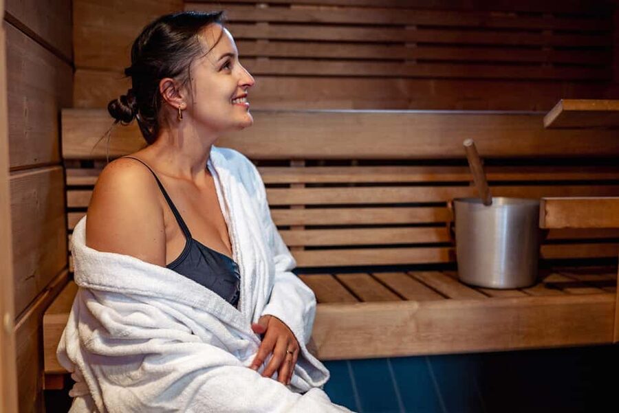 Rovaniemi: Arctic Snow Hotel Tour and Snow Sauna Experience - Who will enjoy this Arctic SnowHotel visit?