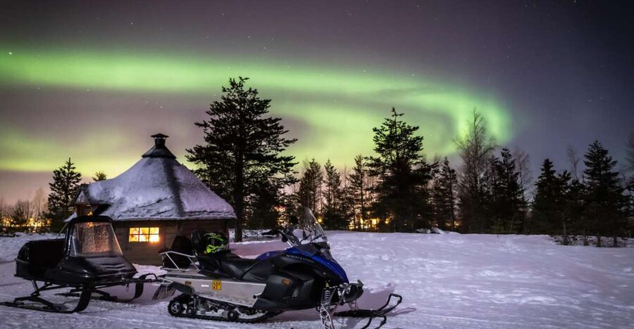 Rovaniemi: Aurora Borealis Snowmobile Safari with Campfire - Group size, pacing, and guide quality