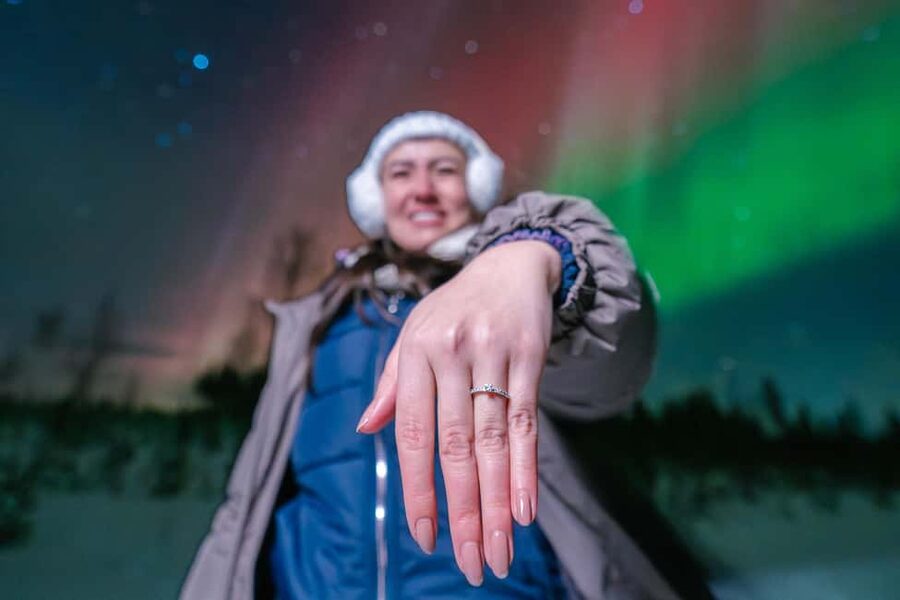 Rovaniemi: Aurora Hunt with Money-Back Guarantee and Photo - The 1.5-hour stop in Finnish or Swedish Lapland