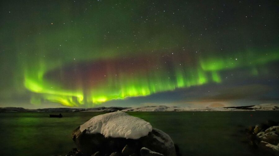 Rovaniemi: Aurora Hunting Tour with Photography by Van - The first stop: frozen lakes and open Arctic views