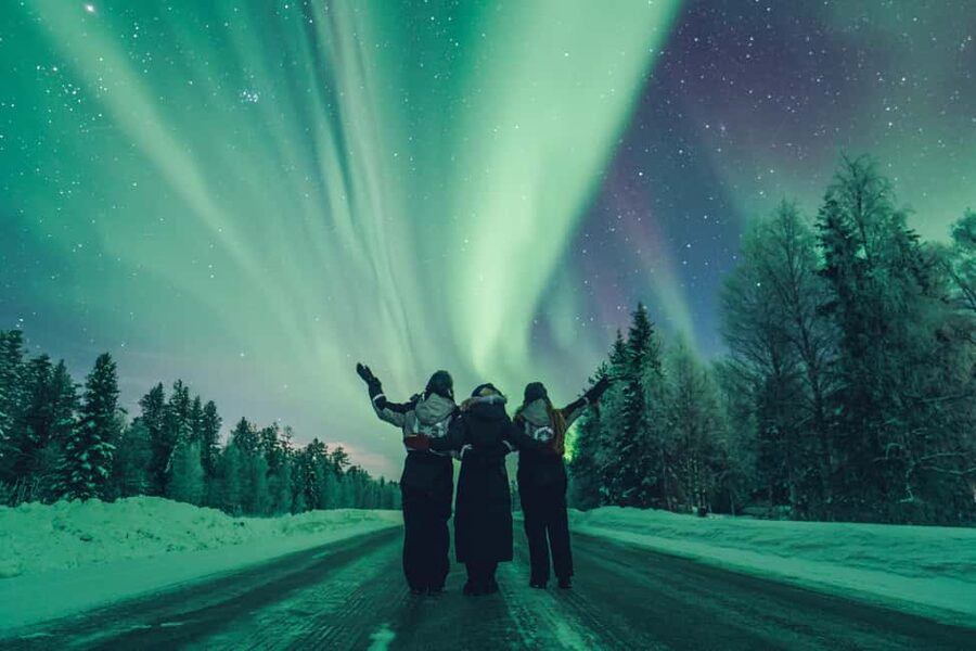 Rovaniemi: Discover the Northern Lights Photography Tour - Starting in Rovaniemi with a small group