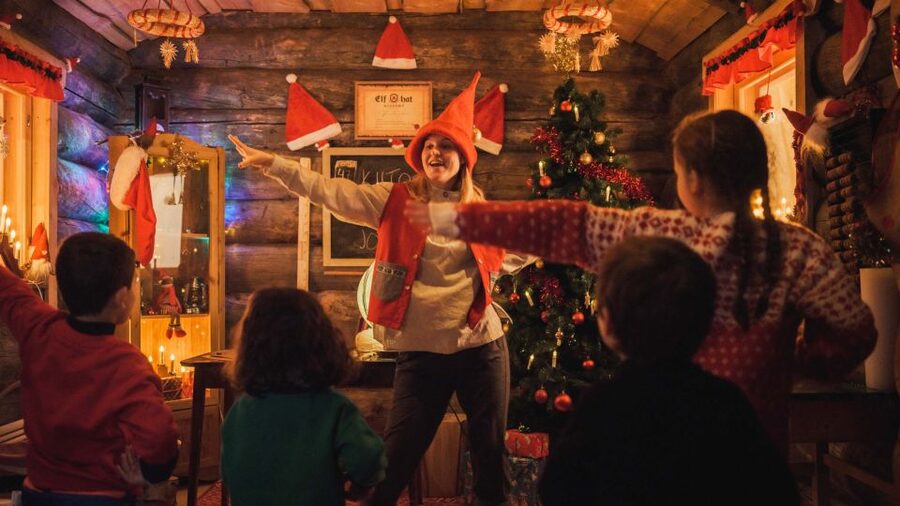 Rovaniemi: Elf Hat Academy in Santa's Village - The opening lesson with the elves