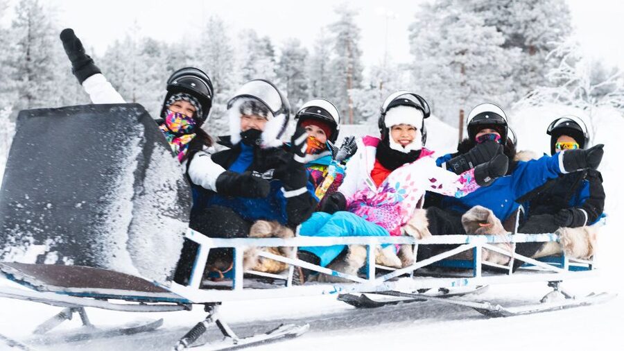 Rovaniemi: Family Snowmobile Safari with Campfire and Snacks - The mini-snowmobile stop